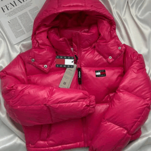 Piumino Corto Fucsia Accesso Tommy Jeans con Cappuccio